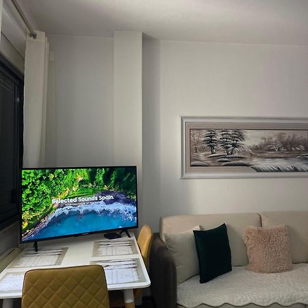 Sky Center Apartment Τίρανα Εξωτερικό φωτογραφία